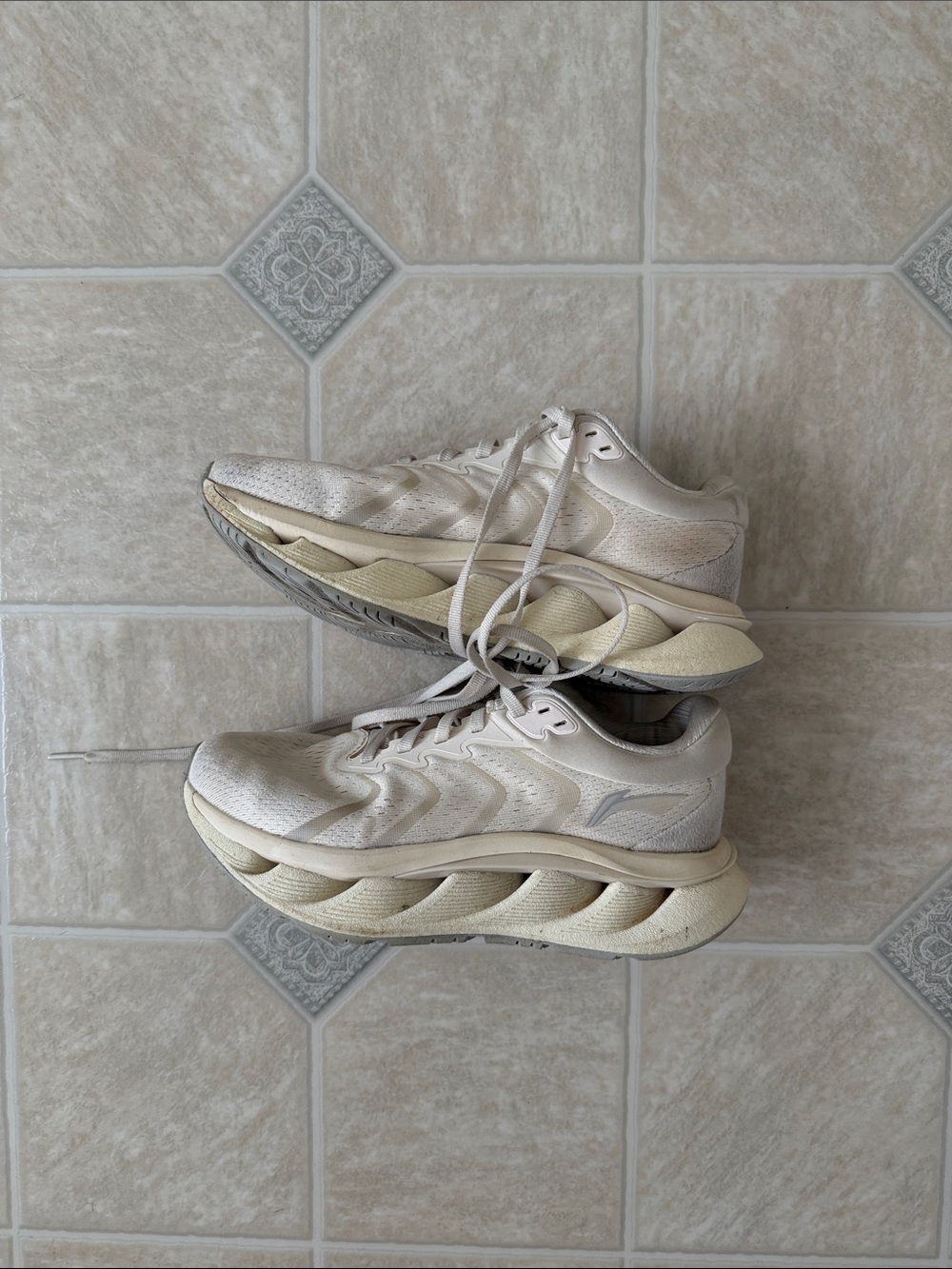 Li-Ning Tennis Shoes